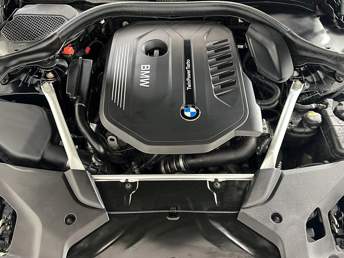 Used 2019 Black Sapphire Metallic BMW 540i xDrive image 28