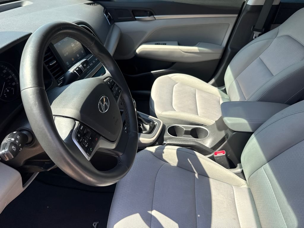 Used 2017 Silver Hyundai SE image 17