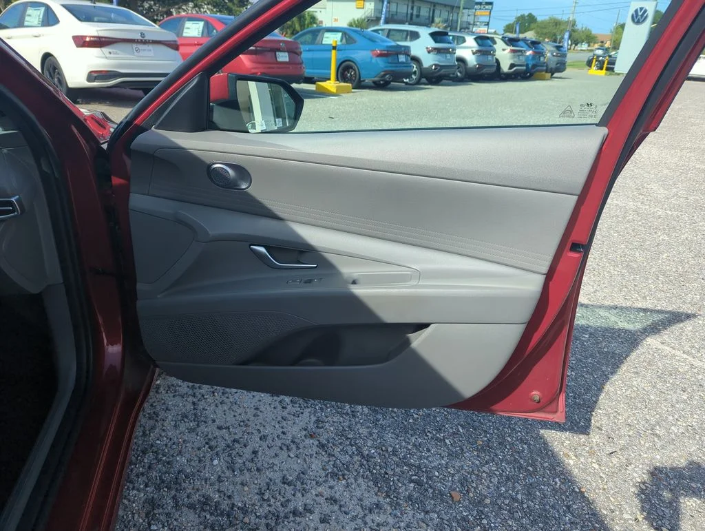 Used 2023 Red Hyundai SEL image 32