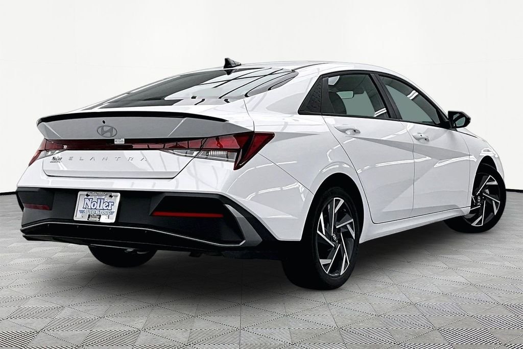 Used 2025 Hyundai Elantra SEL with VIN KMHLM4DG9SU927313 for sale in Kansas City