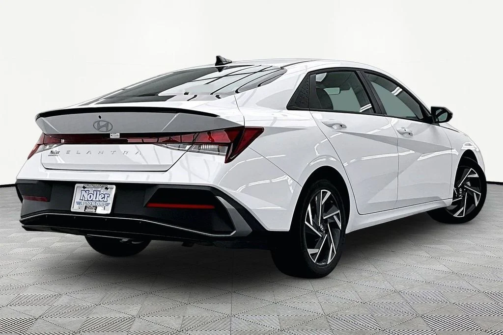 Used 2025 Hyundai Elantra SEL with VIN KMHLM4DG9SU927313 for sale in Kansas City