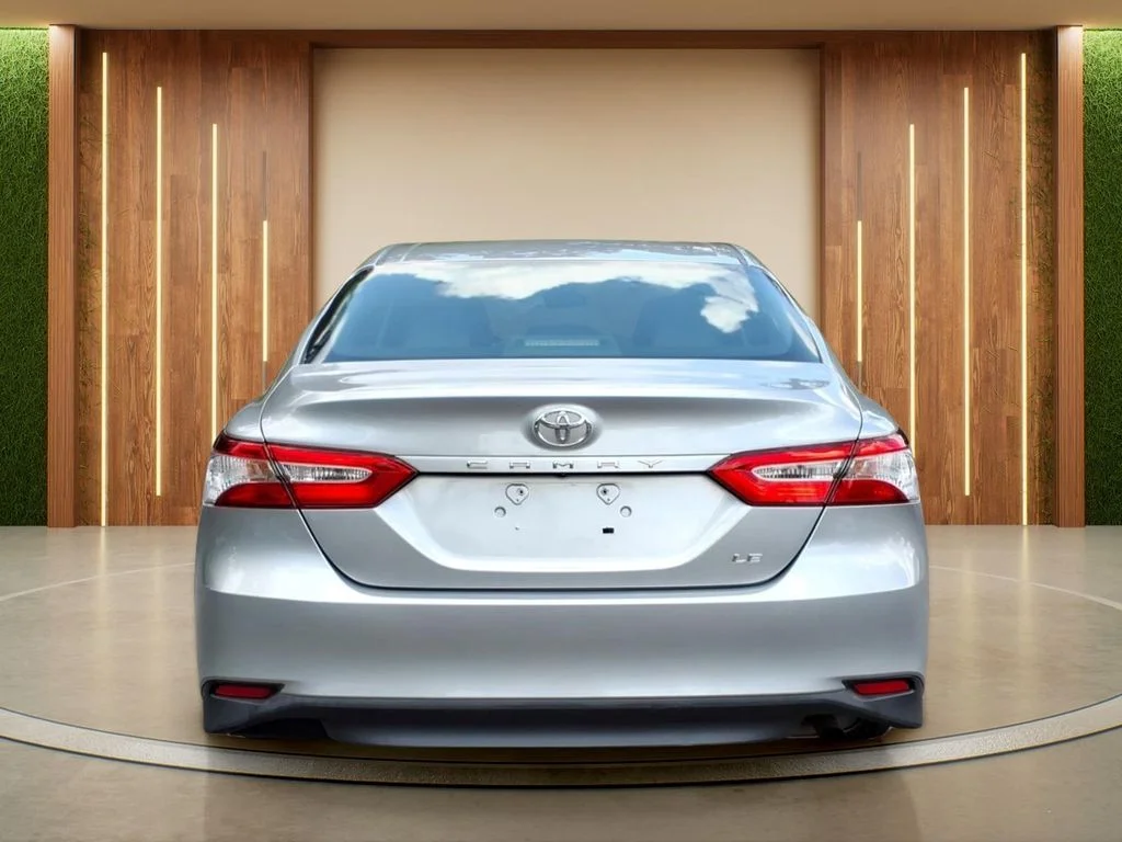 Used 2018 Silver Toyota LE image 29