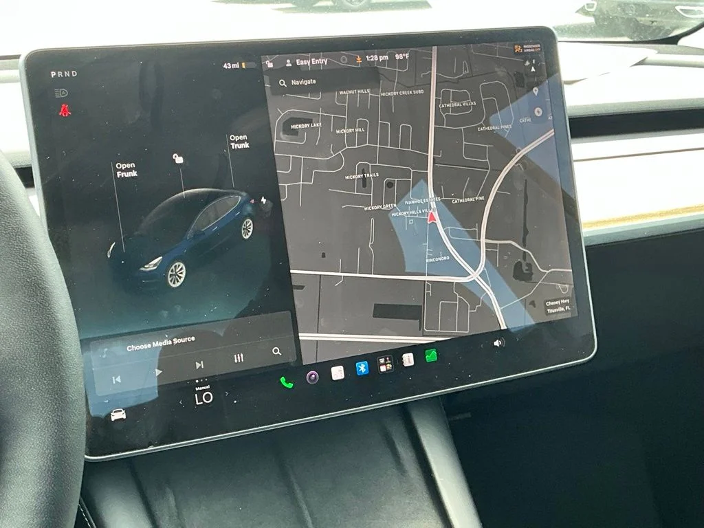 Used 2021  Tesla Standard Range Plus image 36