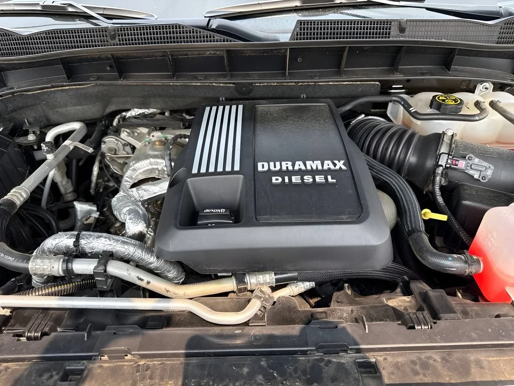 Used 2022 White Frost Tricoat GMC Denali image 34