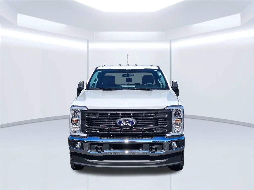 New 2027 Oxford White Ford F-350® XL image 17