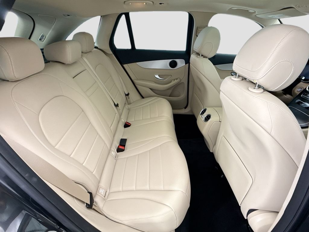 Certified Used 2022  Mercedes-Benz GLC 300 image 20