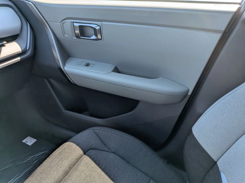New 2027 Pale Gray Kia S image 12