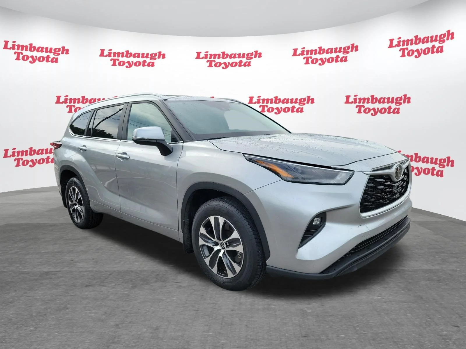 Used 2023 Silver Toyota XLE image 25