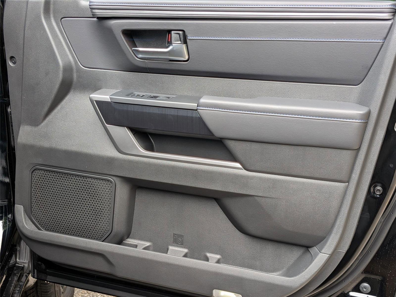 2025 Toyota Tundra Platinum - Photo 36