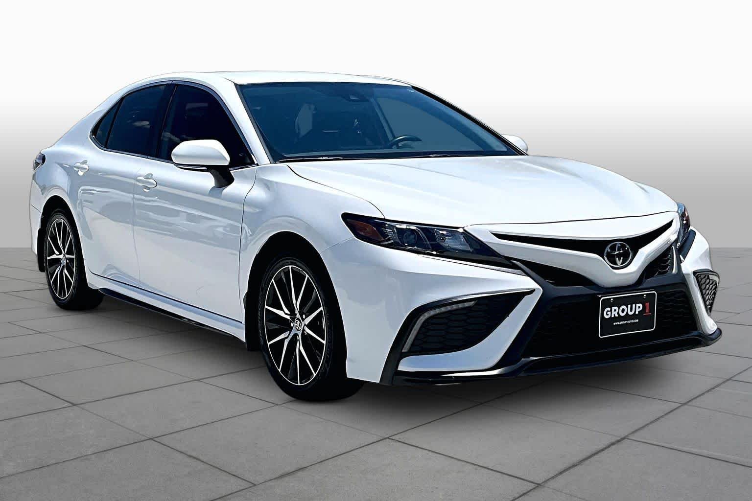 Used 2023 Ice Cap Toyota SE image 3