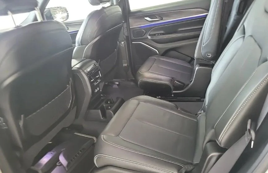 Used 2023 White Jeep Overland image 8