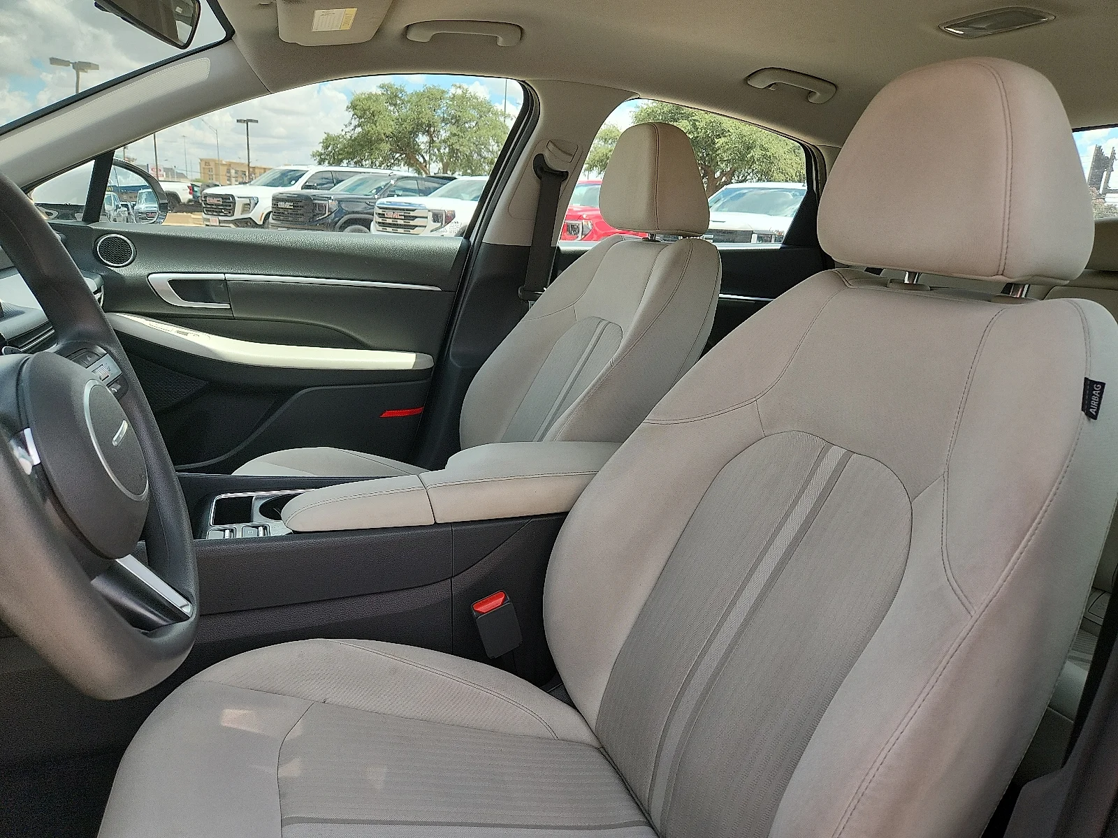 Used 2025 White Hyundai SEL image 12