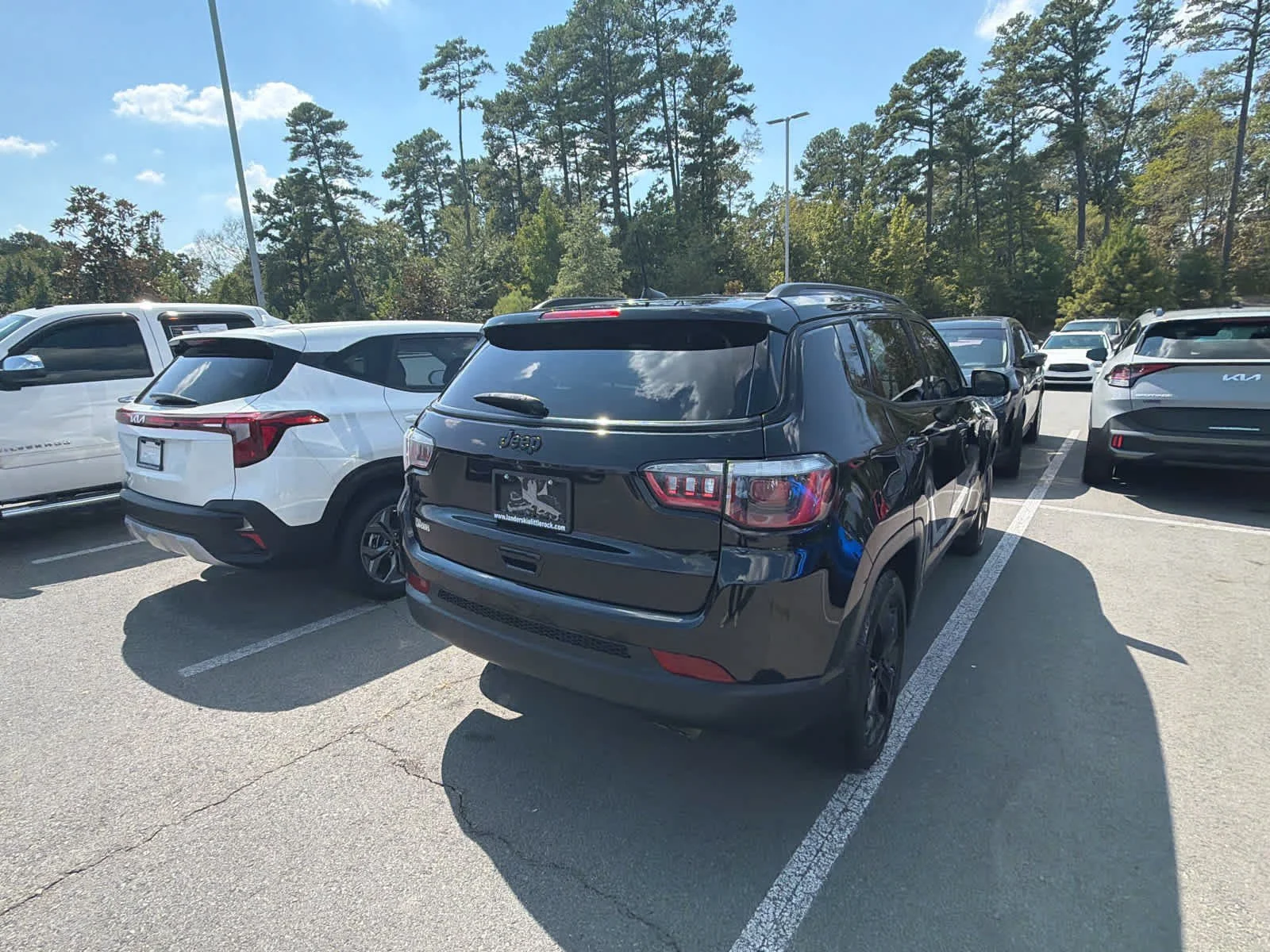 Used 2019 Diamond Black Crystal Pearlcoat Jeep Altitude image 4
