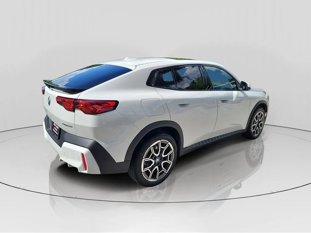 Used 2026 White BMW xDrive28i image 7