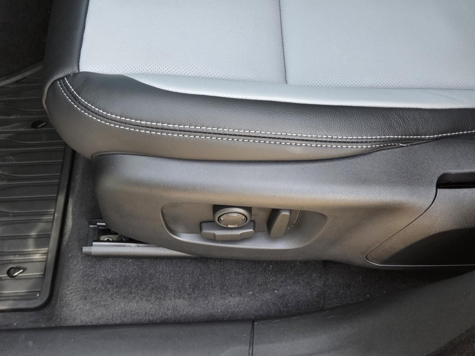 New 2026 Arroios Grey Land Rover Belgravia Edition image 33