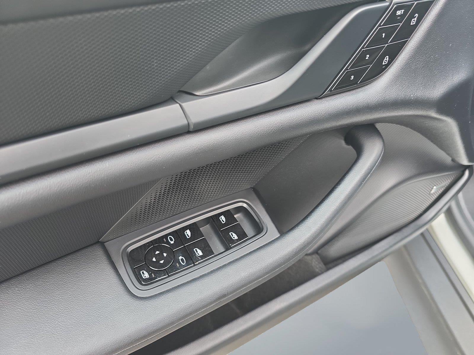 Used 2021  Porsche 4S image 24
