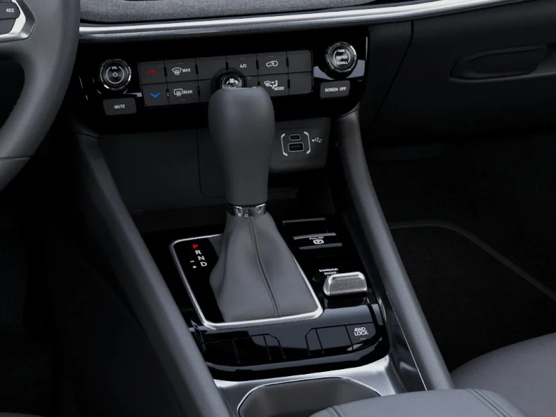 New 2026 Diamond Black Crystal Pearlcoat Jeep Latitude image 58