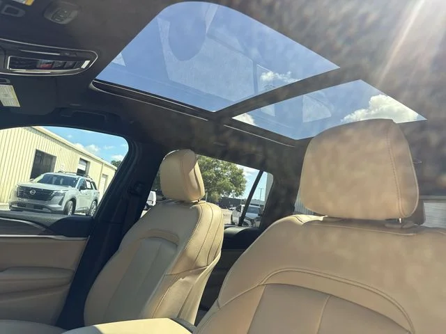 Used 2023 White Jeep Limited image 33