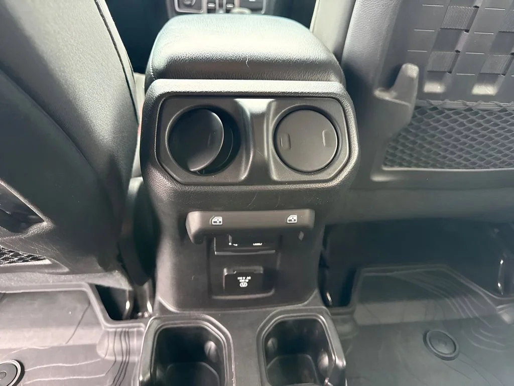 Used 2019  Jeep Rubicon image 12