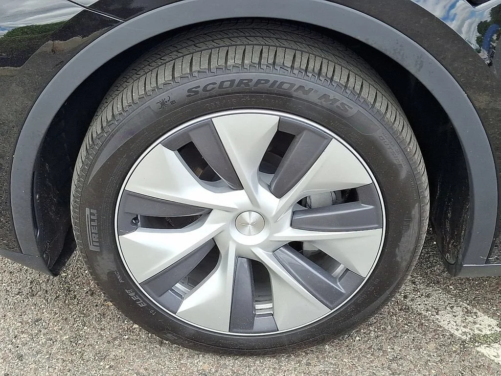 Used 2023  Tesla Long Range image 28
