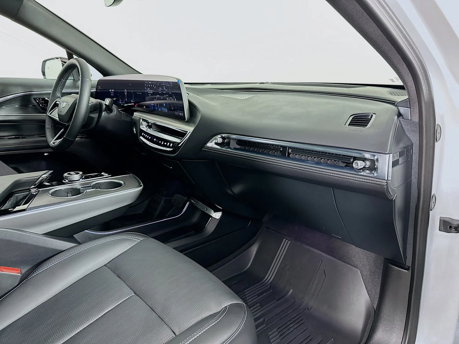 Used 2025 Crystal White Tricoat Cadillac Sport image 30