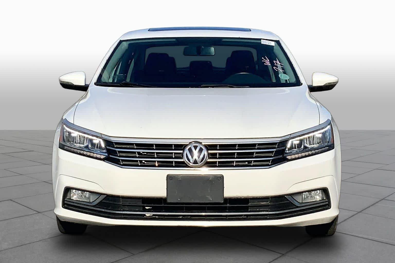 Pre-Owned 2017 Volkswagen Passat 1.8T SE