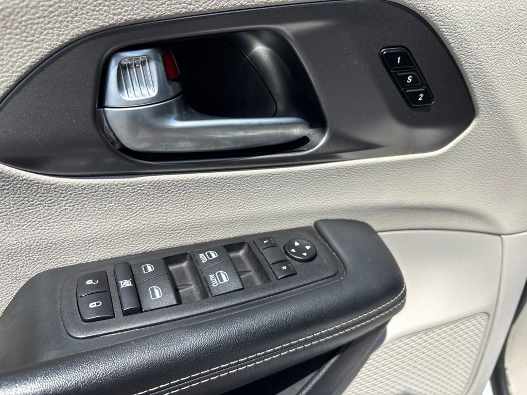 Used 2024 Silver Chrysler Touring L image 20