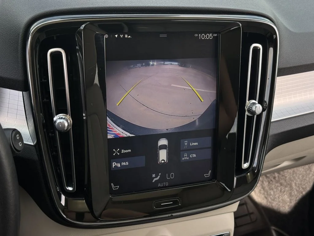 Used 2020 Black Volvo Momentum image 18