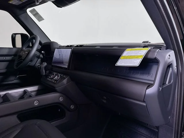 Used 2025 Black Land Rover S image 31