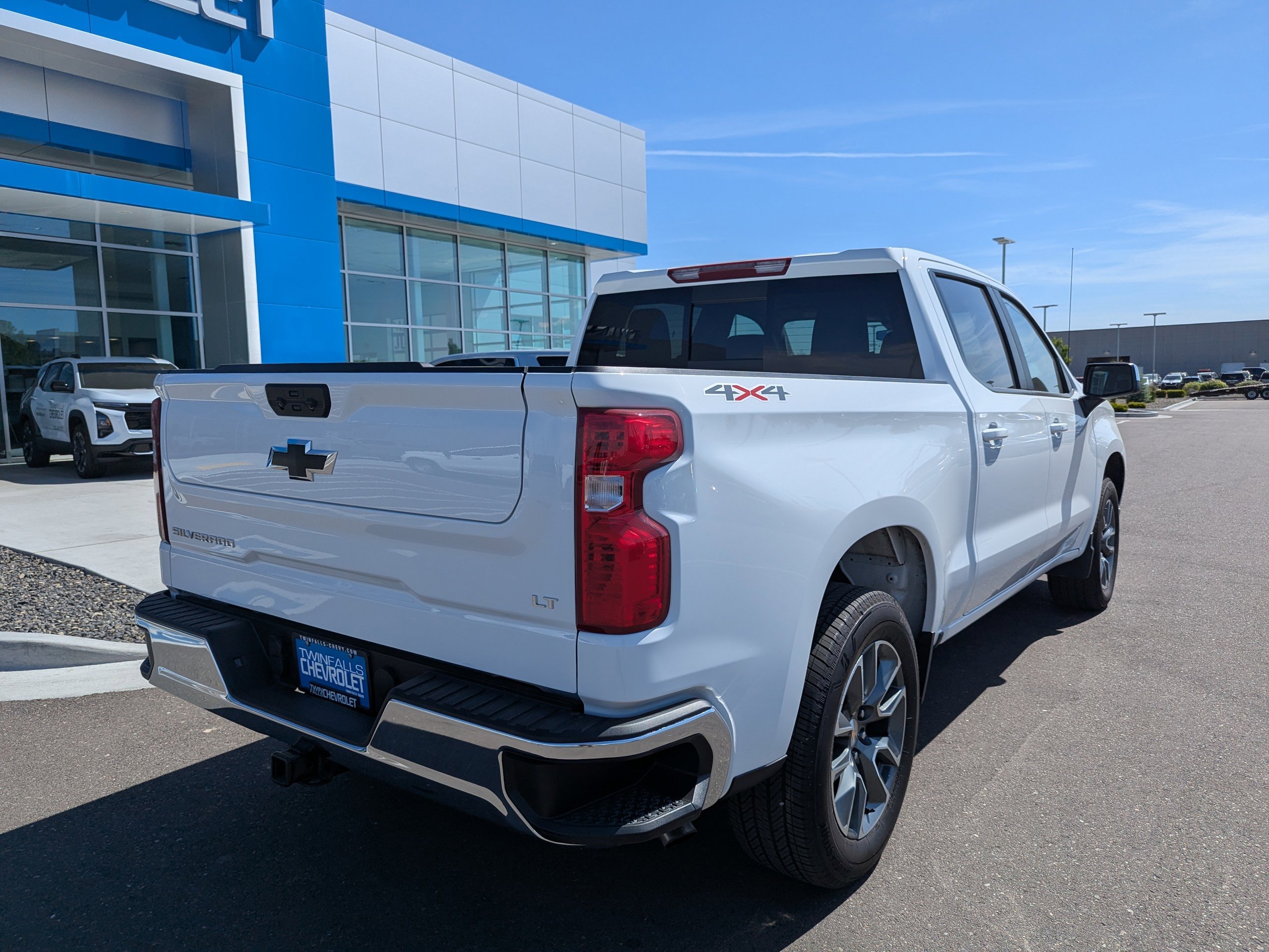New 2025 Summit White Chevrolet LT image 34