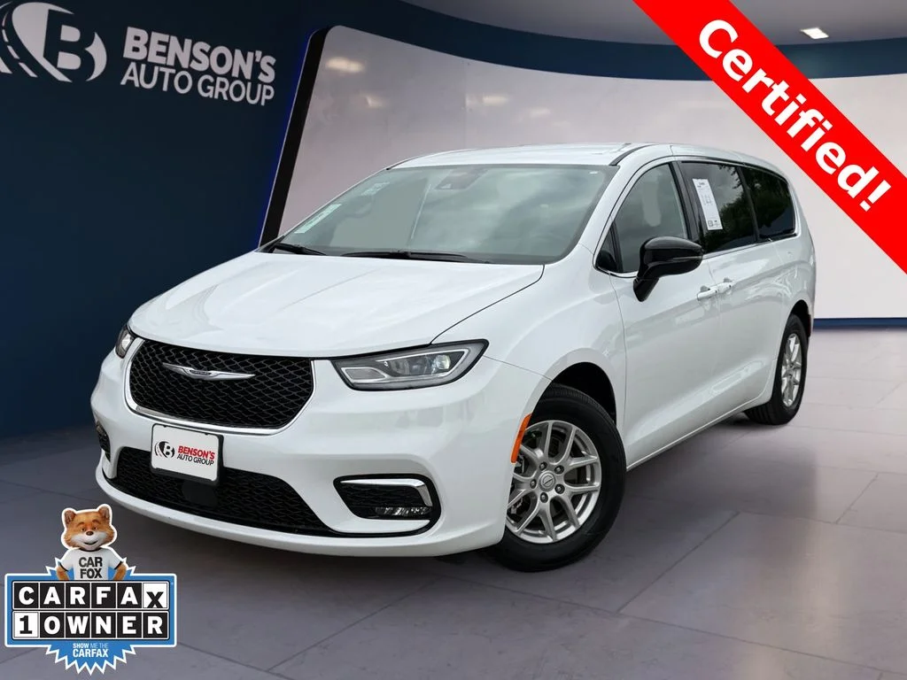 2026 Chrysler Pacifica Select's photo
