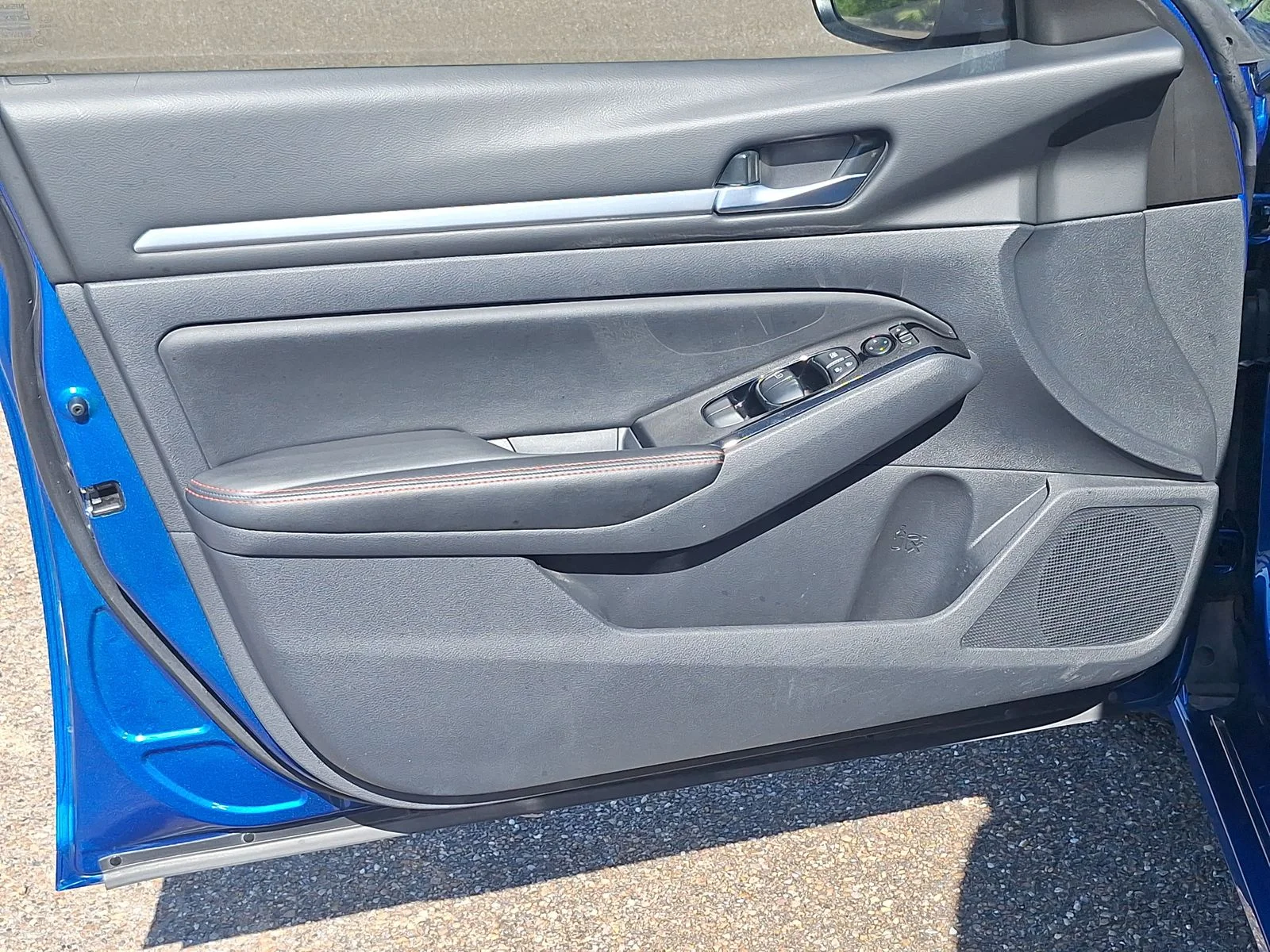 Used 2025 Blue Nissan 2.5 SR image 10