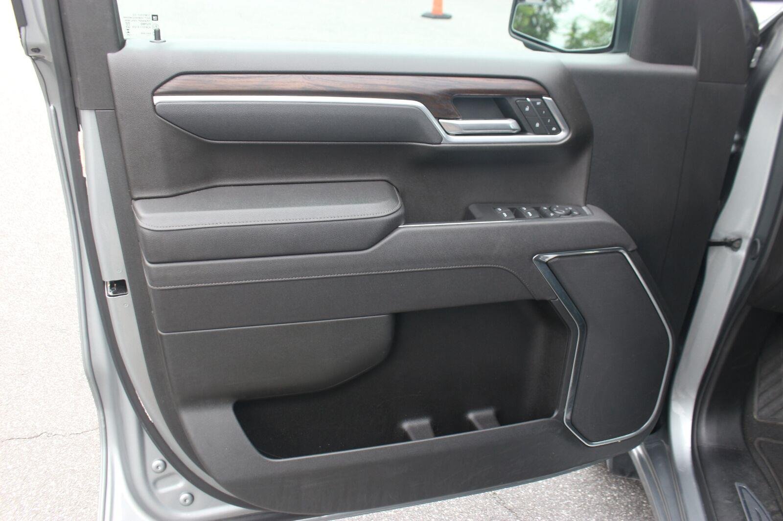 Used 2025 Sterling Metallic GMC SLT image 12