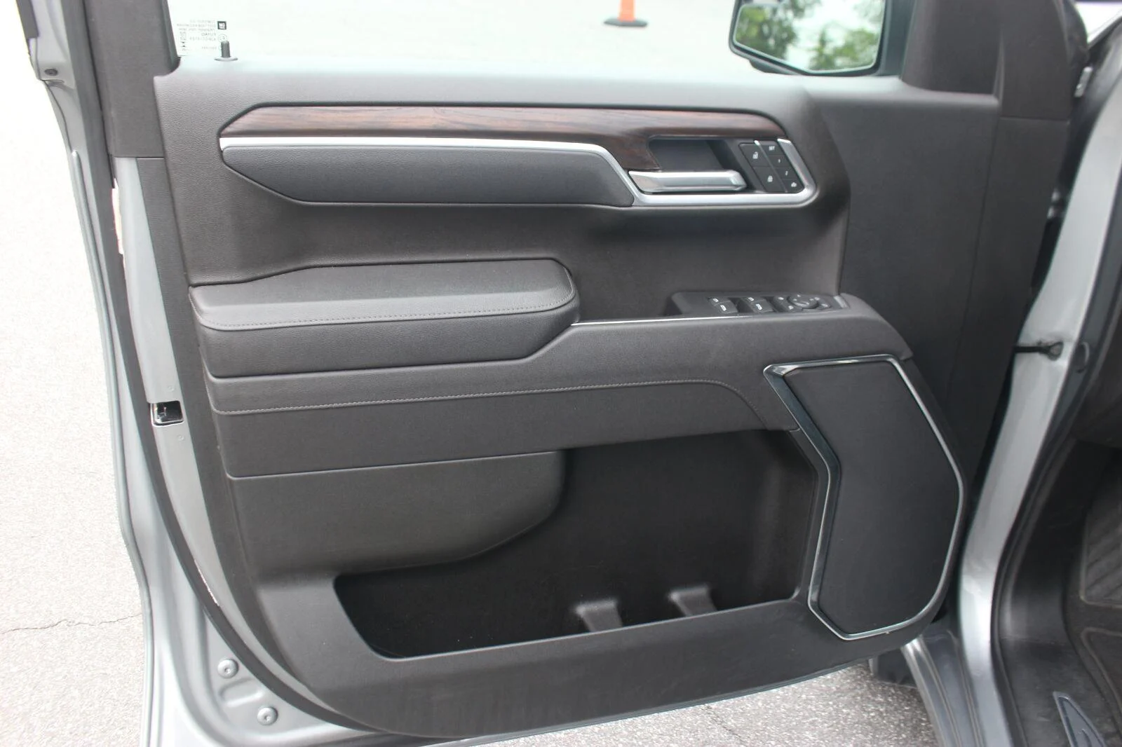 Used 2025 Sterling Metallic GMC SLT image 12