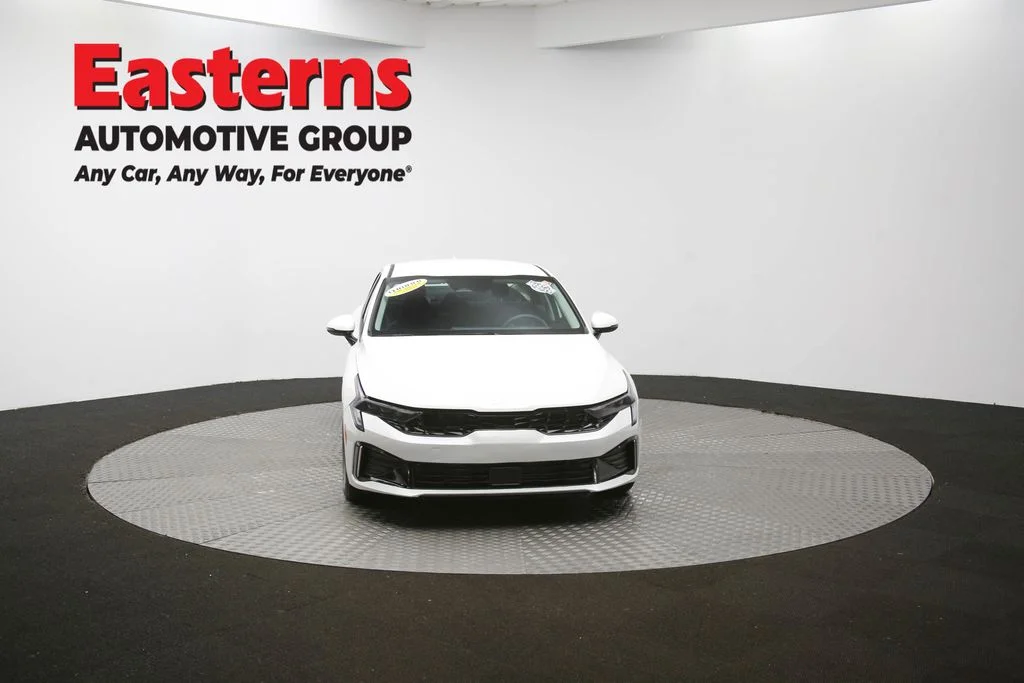 Used 2025 White Kia LXS image 53