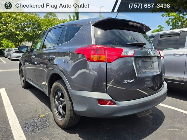 Used 2015 Magnetic Gray Metallic Toyota LE image 4