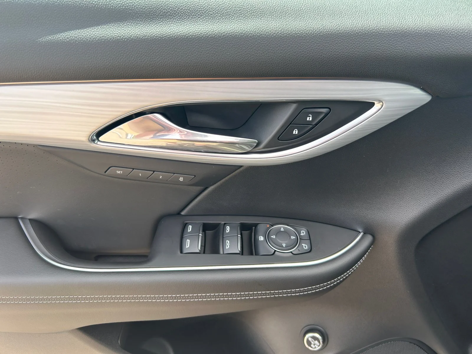 New 2026 Ebony Twilight Metallic Buick Avenir AWD image 17