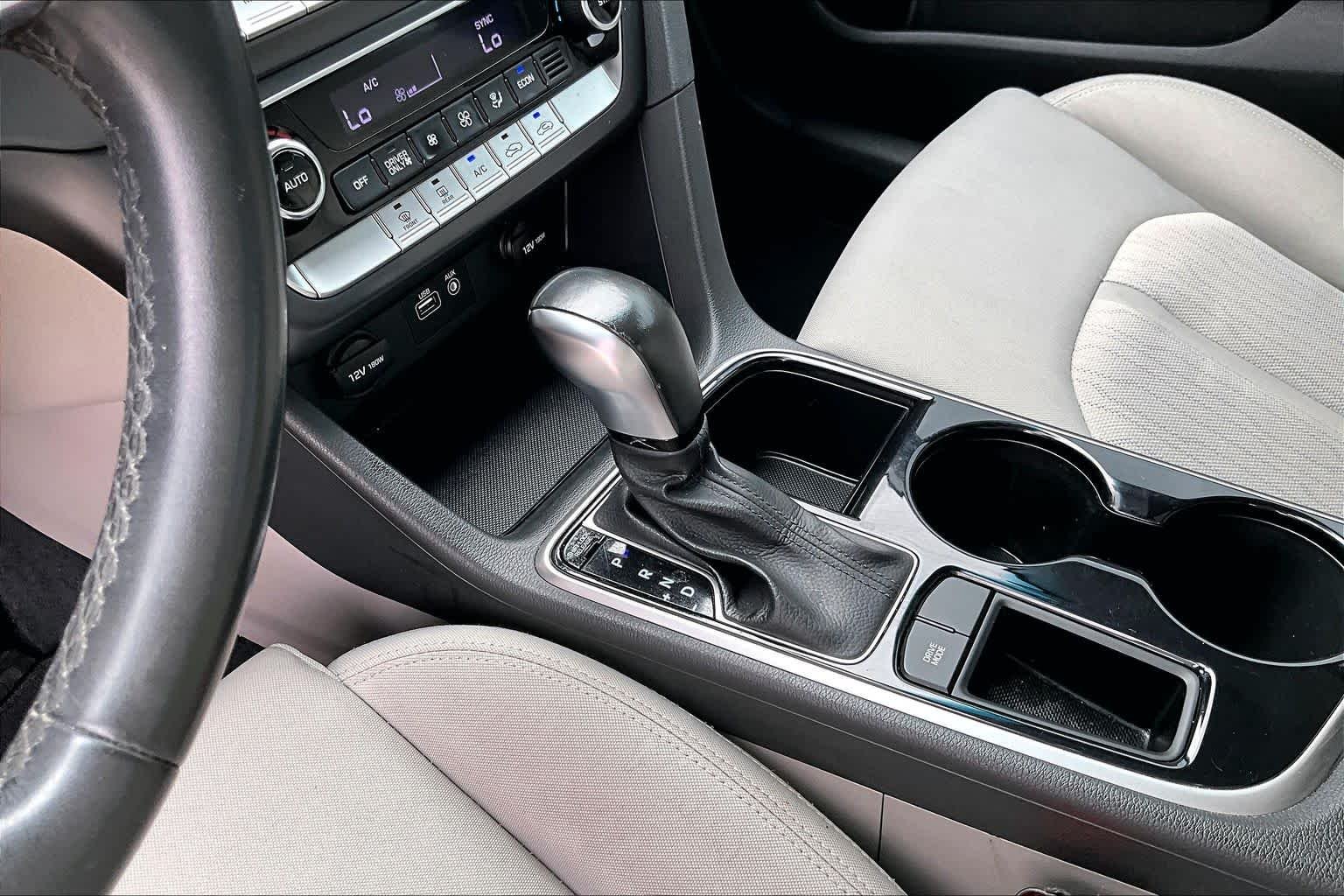Used 2018 Cosmopolitan Red Hyundai SE image 15