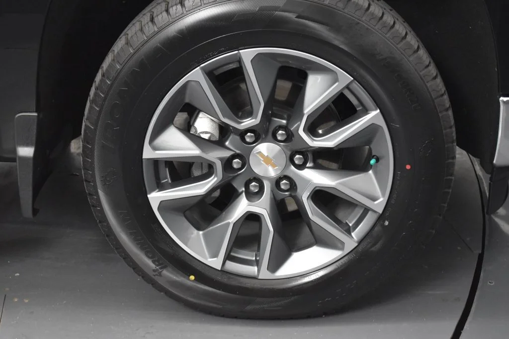 Used 2025 Black Chevrolet LT image 28