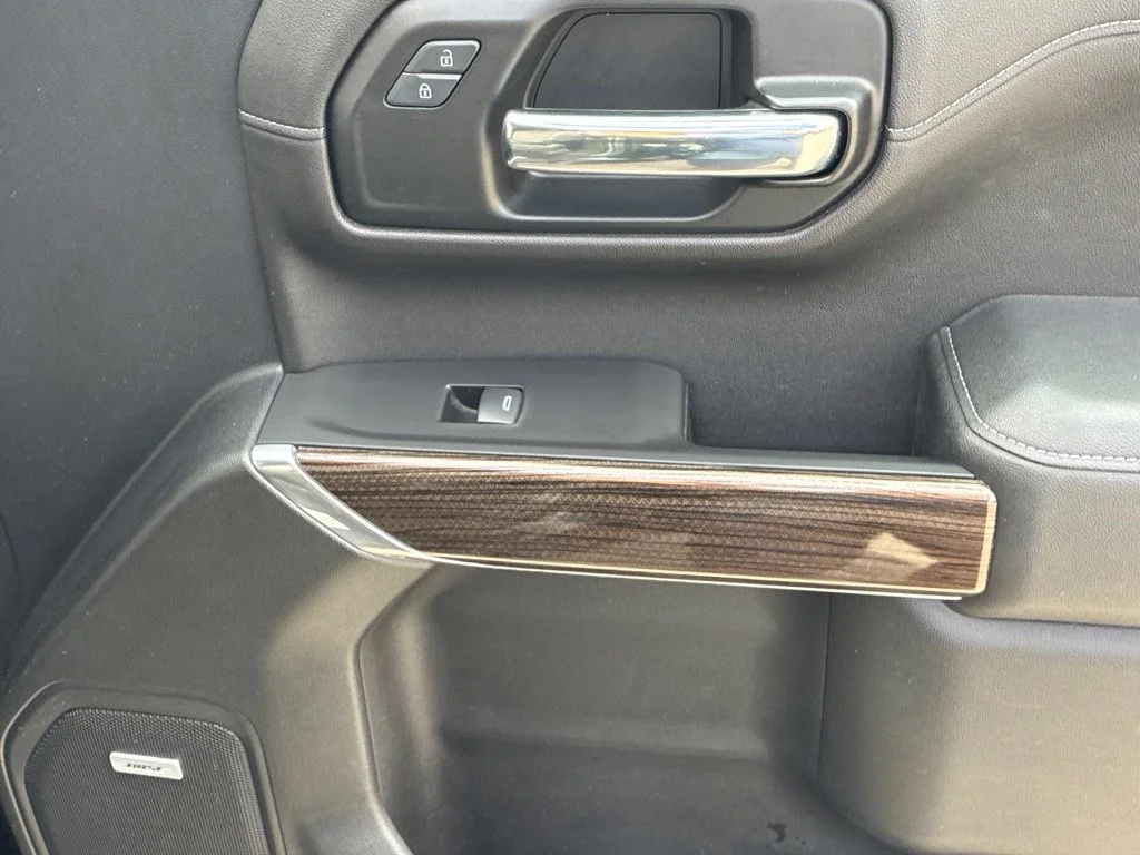 Used 2019 BLACK Chevrolet RST image 31