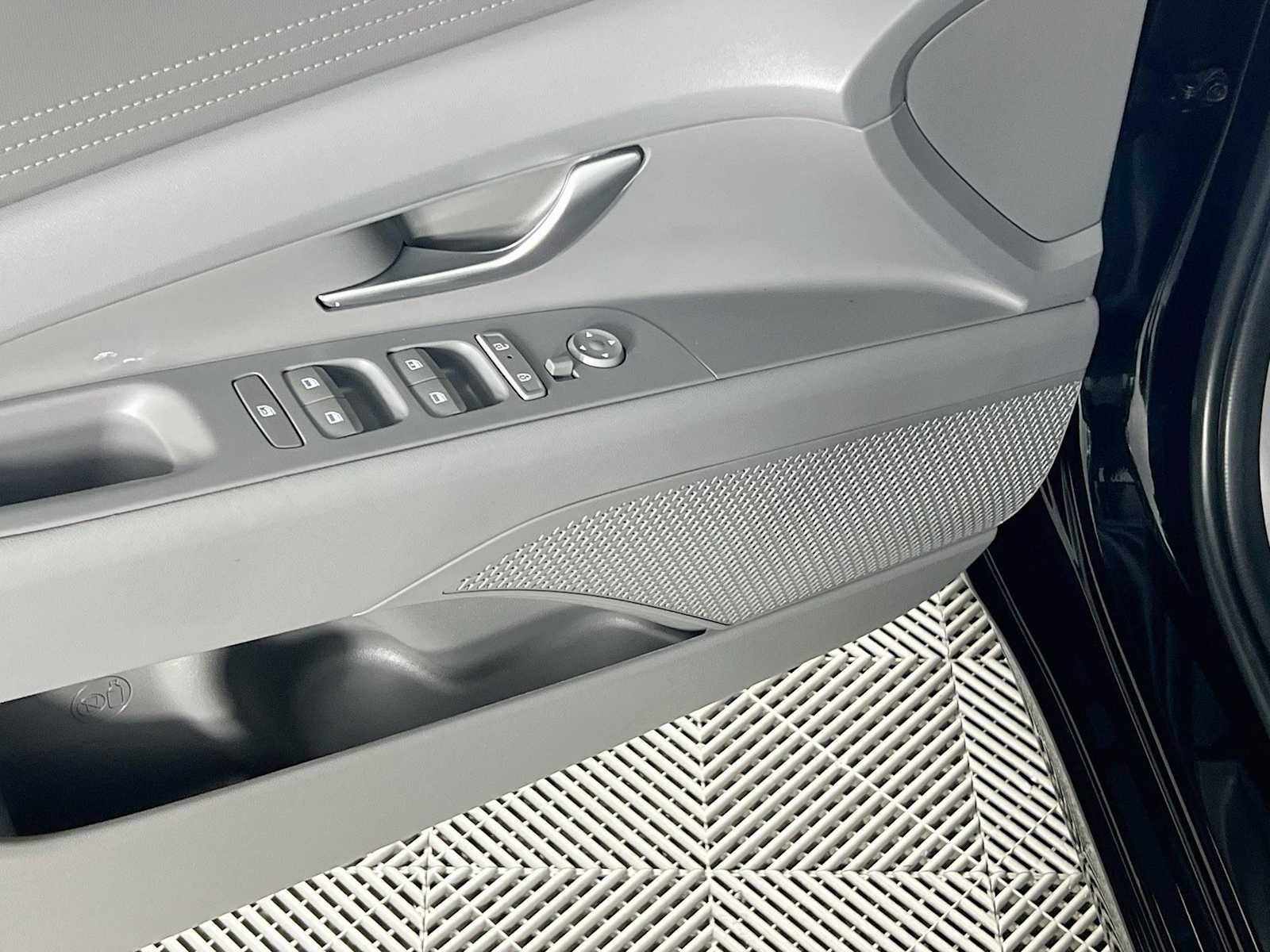 Used 2024 Abyss Black Hyundai SE image 19