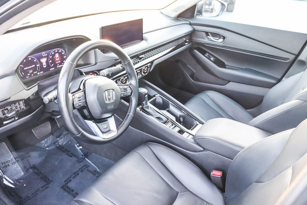 Used 2025 Meteorite Gray Metallic Honda Touring image 23