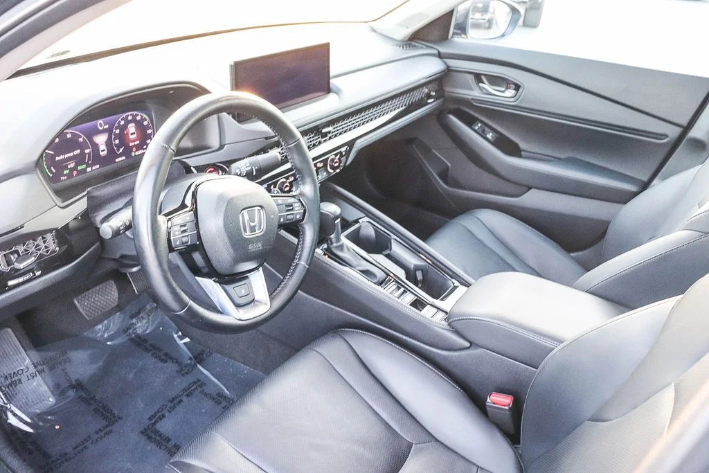 Used 2025  Honda Touring image 23