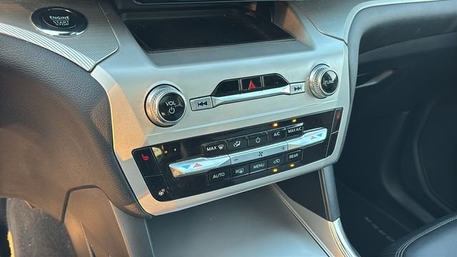 Used 2022 Agate Black Metallic Ford XLT image 19