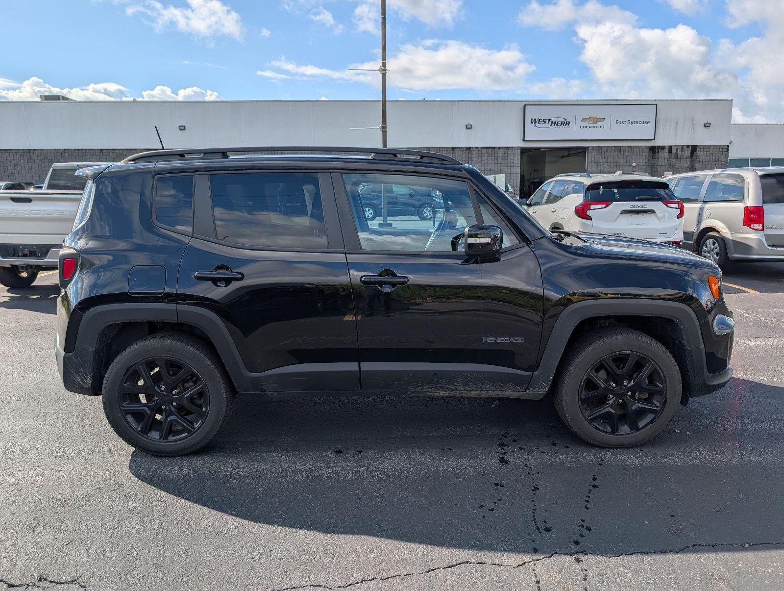 Used 2022 Black Clearcoat Jeep Altitude image 8