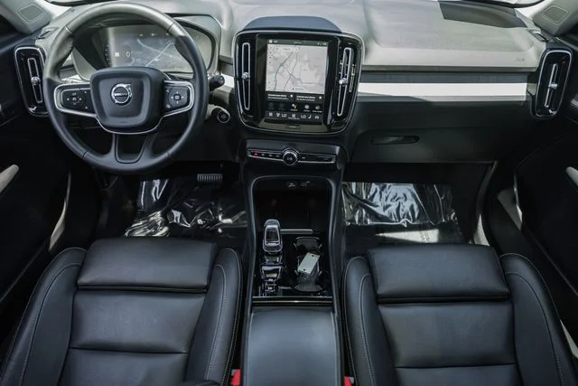 Certified Used 2025 Crystal White Volvo Plus image 21