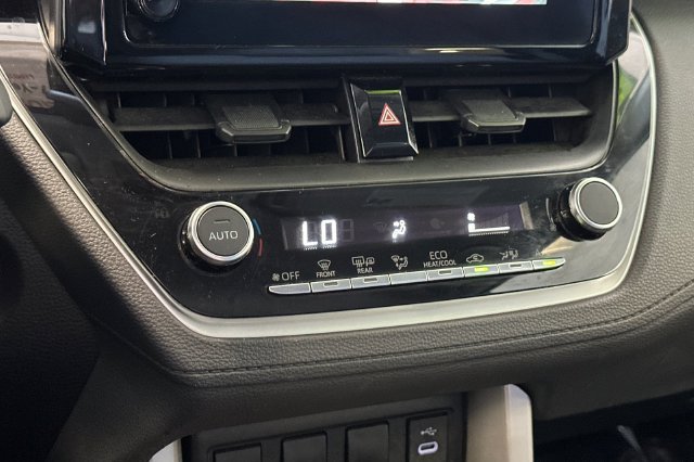 Certified Used 2025  Toyota LE image 25