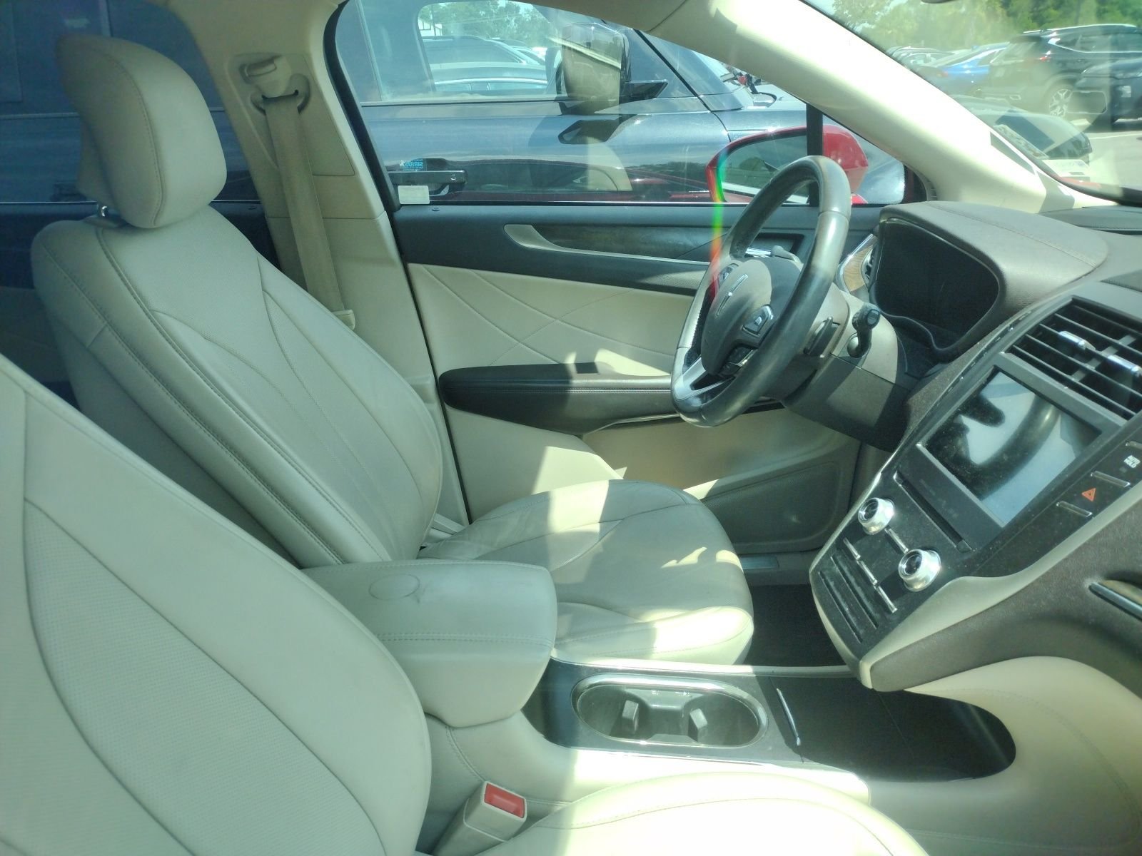 Used 2017 Red Lincoln Reserve image 4