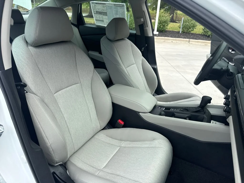Used 2026 Platinum White Pearl Honda LX image 35