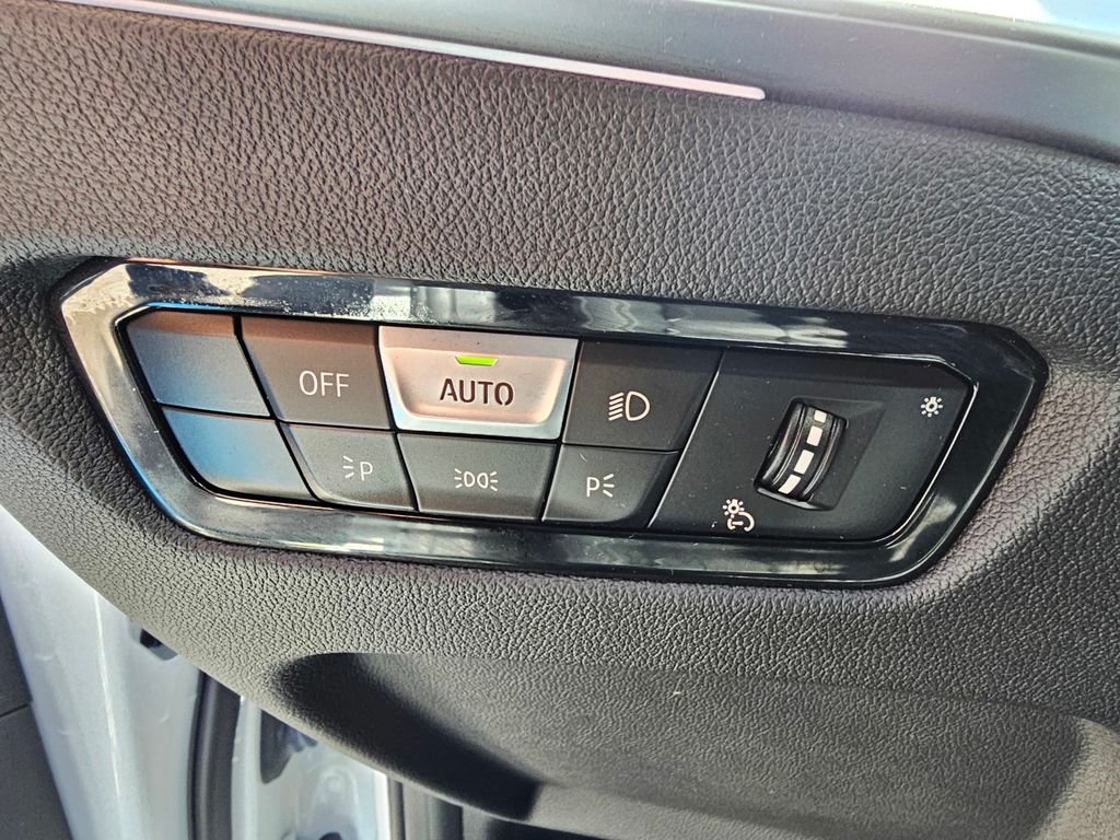 Used 2023 White BMW 330i image 24